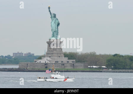 Coast Guard Cutter Shrike is an 87-foot Marine Protector–class patrol ...