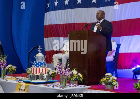 170524-N-KW492-133   NEW YORK (May 24, 2017) Deputy Mayor of New York Strategic Policy Initiatives, Richard Buery, speaks during the Fleet Week New York 2017 welcome reception aboard the amphibious assault ship USS Kearsarge (LHD 3). Fleet Week New York, now in its 29th year, is the city's time-honored celebration of the sea services. It is an unparalleled opportunity for the citizens of New York and the surrounding tri-state area to meet Sailors, Marines and Coast Guardsmen, as well as witness firsthand the latest capabilities of today's maritime services. (U.S. Navy photo by Mass Communicati Stock Photo