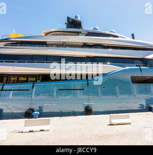 Aviva mega yacht, super yacht, yacht, yachts, owned by British billionaire businessman Joe Lewis, moored in the port of Malaga, Andalusia, Spain. Stock Photo