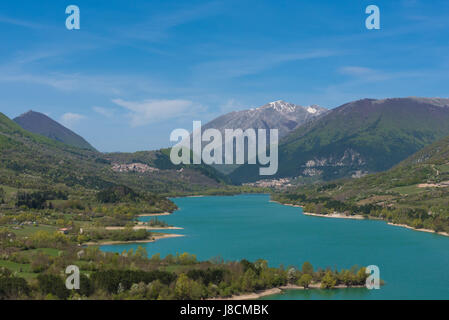 National Park of Abruzzo (Italy) - An Italian natural reserve, with the old town named Barrea, the Barrea Lake, the Camosciara and many wild animals. Stock Photo