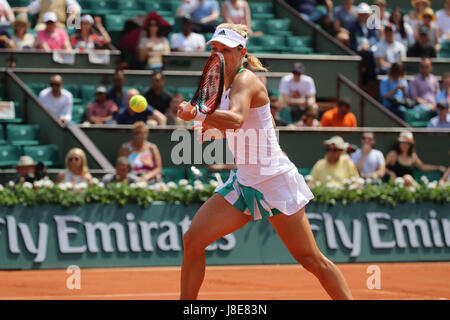 Paris, France. 28th May, 2017. German tennis player Angelique Kerber is in action during her match in the 1st round of the WTA French Open in Roland Garros vs Russian player Ekaterina Makarova on May 28, 2017 in Paris, France. - ©Yan Lerval/Alamy Live News Stock Photo