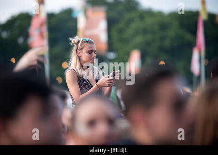 Southampton, Hampshire, United Kingdom. 28 May 2017. Common People Music Festival returns in 2017 to Southampton Common where the Bestival team, along with curator, Rob Da Bank, have put together a fantastic lineup of acts. Event security remains tight after the recent terror attack in Manchester despite the UK terror threat level being reduced from 'Critical' to 'Severe'. Despite the anxieties, festival goers haven't been put off and are determined to enjoy the festivities, live music and sunshine. © Will Bailey / Alamy Live News Stock Photo