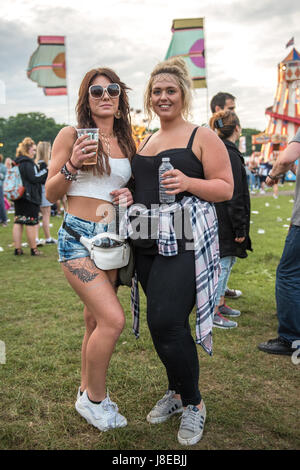 Southampton, Hampshire, United Kingdom. 28 May 2017. Common People Music Festival returns in 2017 to Southampton Common where the Bestival team, along with curator, Rob Da Bank, have put together a fantastic lineup of acts. Event security remains tight after the recent terror attack in Manchester despite the UK terror threat level being reduced from 'Critical' to 'Severe'. Despite the anxieties, festival goers haven't been put off and are determined to enjoy the festivities, live music and sunshine. © Will Bailey / Alamy Live News Stock Photo