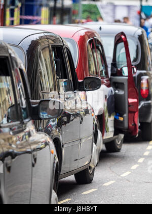 London Taxis Black Cabs queue for passengers at London Liverpool Street Mainline Railway Station Stock Photo