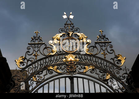 UK, England, Derbyshire, Derby, Silk Mill, Robert Bakewell’s metal gate showing initials of founders John and Thomas Lombe Stock Photo