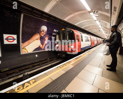 Elephant & Castle station on the London, England Underground subway train transit system or - The Tube. Stock Photo