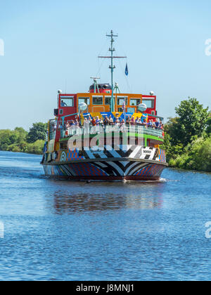 A view of the pleasure cruiser 'Snowdrop' sailing along the Manchester Ship Canal on approach to Latchford Locks in Warrington. Stock Photo