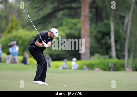 Virginia Water, Surrey, UK. 28th May, 2017.  Shane Lowry (IRL) plays his approach to the 17th during the final round of the European Tour BMW PGA Championship on the West Course at the Wentworth Club, Surrey. © David Partridge / Alamy Live News Stock Photo