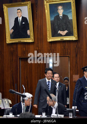 Tokyo, Japan. 30th May, 3017. Japan's Prime Minister Shinzo Abe arrives for a session of the Upper House Justice Committee in the Diet in Tokyo on Tuesday, May 30, 2017. The lower chamber approved a bill allowing authorities to punish those found guilty of planning serious crimes, legislation that opponents say could be used to undermine basic civil liberties, but the proposed legislation, called the 'conspiracy bill,' still requires upper house approval. Credit: Natsuki Sakai/AFLO/Alamy Live News Stock Photo