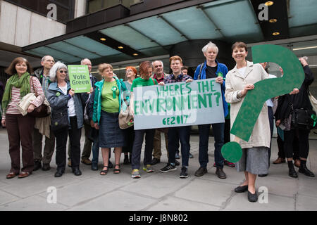 London, UK. 30th May, 2017. Caroline Lucas, co-leader of the Green Party, visits the Labour Party headquarters with Green Party campaigners bearing a giant green question mark to highlight how the environment has not featured in campaigning by other parties for the general election, with no mention of the topic during electoral debates and no detailed proposals in their manifestos. Credit: Mark Kerrison/Alamy Live News Stock Photo