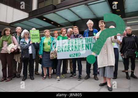 London, UK. 30th May, 2017. Caroline Lucas, co-leader of the Green Party, visits the Labour Party headquarters with Green Party campaigners bearing a giant green question mark to highlight how the environment has not featured in campaigning by other parties for the general election, with no mention of the topic during electoral debates and no detailed proposals in their manifestos. Credit: Mark Kerrison/Alamy Live News Stock Photo