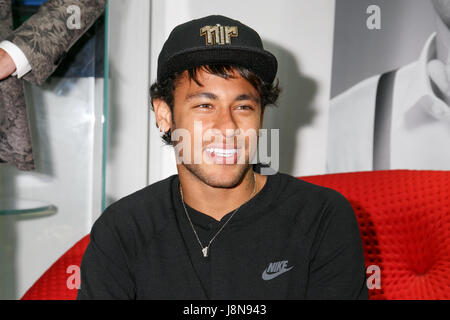 Tokyo, Japan. 30th May, 2017.  Neymar Jr poses for the cameras at GaGa MILANO Harajuku store on May 30, 2017, Tokyo, Japan. Many fans gathered in front of GaGa MILANO store in Tokyo's fashion district of Harajuku to get a glimpse of their idol. The Brazilian soccer player is in Japan to promote GaGa Milano watches. The brand is celebrating their 8th anniversary since its launch in Japan. Credit: Rodrigo Reyes Marin/AFLO/Alamy Live News Stock Photo