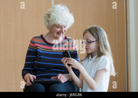 Comrie Primary Picture: Moira Stephen 82 shown how to use a phone by Robyn Comrie ...