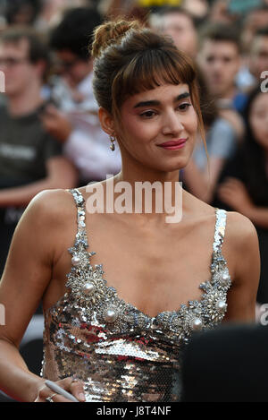 Madrid, Spain. 29th May, 2017. The French-Algerian actress Sofia Boutella, 35 years-old, poses for a pictured during the premiere of 'La Momia' (The Mummy) at Callao cinema in Madrid. Credit: Jorge Sanz/Pacific Press/Alamy Live News Stock Photo