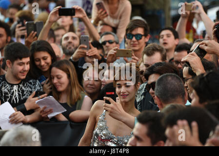 Madrid, Spain. 29th May, 2017. The French-Algerian actress Sofia Boutella, 35 years-old, poses for media during the premiere of 'La Momia' (The Mummy) at Callao cinema in Madrid. Credit: Jorge Sanz/Pacific Press/Alamy Live News Stock Photo