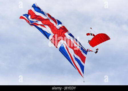 The Red Devils parachute team with the largest flag used by any team, here using the 5000 sq ft union flag Stock Photo