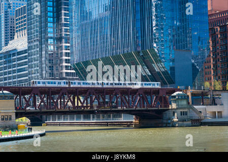 View Chicago River Illinois Lake Street Bridge skyscrapers reflection reflective glass mirror modern contemporary blue sky abstract pattern Stock Photo