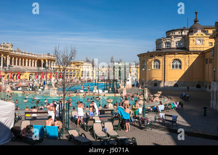 Outdoor pools at the Széchenyi Thermal Baths, Városliget, Budapest, Hungary: popular in early March! Stock Photo