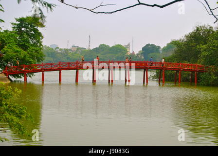 Huc Bridge, Hoàn Kiếm Lake, Hanoi, Vietnam Stock Photo