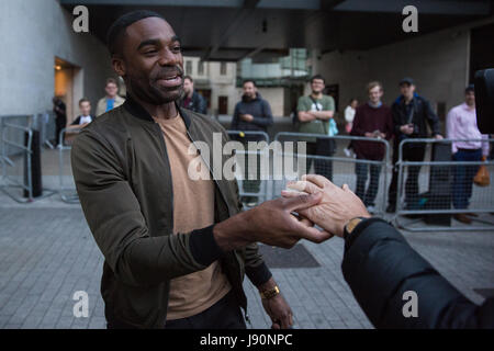 London, UK. 30th May, 2017. Ore Oduba leaves Broadcasting House after interviewing Labour Party leader Jeremy Corbyn on the One Show with Alex Jones as part of the build-up to the general election on 8th June. Credit: Mark Kerrison/Alamy Live News Stock Photo