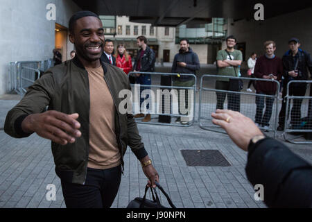 London, UK. 30th May, 2017. Ore Oduba leaves Broadcasting House after interviewing Labour Party leader Jeremy Corbyn on the One Show with Alex Jones as part of the build-up to the general election on 8th June. Credit: Mark Kerrison/Alamy Live News Stock Photo