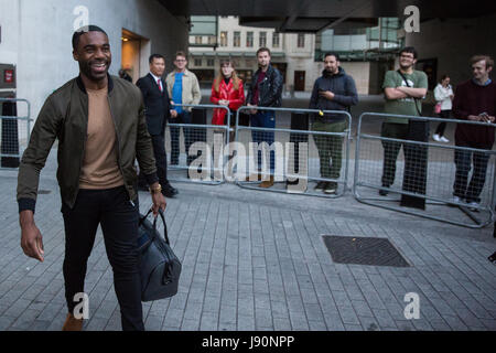 London, UK. 30th May, 2017. Ore Oduba leaves Broadcasting House after interviewing Labour Party leader Jeremy Corbyn on the One Show with Alex Jones as part of the build-up to the general election on 8th June. Credit: Mark Kerrison/Alamy Live News Stock Photo