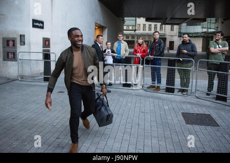 London, UK. 30th May, 2017. Ore Oduba leaves Broadcasting House after interviewing Labour Party leader Jeremy Corbyn on the One Show with Alex Jones as part of the build-up to the general election on 8th June. Credit: Mark Kerrison/Alamy Live News Stock Photo