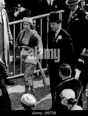 Jun. 06, 1956 - Princess Margaret and her escort - at Ascot.: Photo shows H.R.H. Princess Margaret seen at Ascort on Tuesday - the First day of the Royal Ascot Meeting - with her escort Group Captain Peter Townsend, who wore a black topper instead of the traditional grey. (Credit Image: © Keystone Press Agency/Keystone USA via ZUMAPRESS.com) Stock Photo