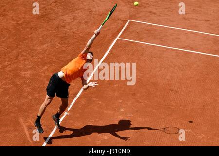 Paris, France. 31st May, 2017. David Goffin of Belgium serves to Sergiy Stakhovsky of Ukraine during the men's singles 2nd round match at the French Open Tennis Tournament 2017 in Paris, France on May 31, 2017. Credit: Chen Yichen/Xinhua/Alamy Live News Stock Photo