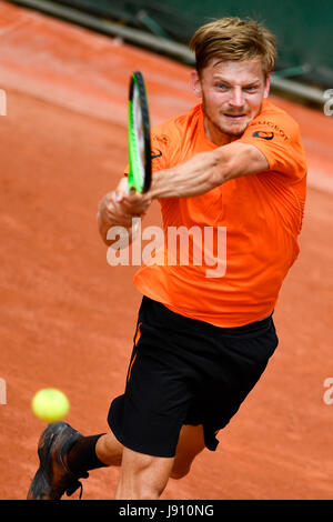 Paris, France. 31st May, 2017. David Goffin of Belgium returns the ball to Sergiy Stakhovsky of Ukraine during the men's singles 2nd round match at the French Open Tennis Tournament 2017 in Paris, France on May 31, 2017. Credit: Chen Yichen/Xinhua/Alamy Live News Stock Photo