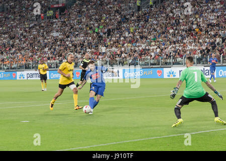 Turin, Italy. 30th May, 2017. Football Charity Match, La Partita del Cuore 2017.Juventus Stadiun, Turin. Singers national football team vs.Champions of the reasearch football team.Massimo Giletti (yellow) and Benji (blu) in the foreground Credit: RENATO VALTERZA/Alamy Live News Stock Photo