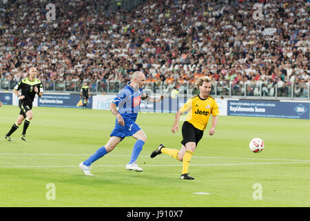 Turin, Italy. 30th May, 2017. Football Charity Match, La Partita del Cuore 2017.Juventus Stadiun, Turin. Singers national football team vs.Champions of the reasearch football team.Pavel Nedved (yellow) in full ation. Credit: RENATO VALTERZA/Alamy Live News Stock Photo