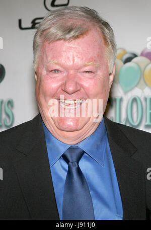 File. 31st May, 2017. Robert Michael Morris (May 6, 1940 to May 30, 2017) was an American actor. He was known for his co-starring role as Mickey Deane in the reality television spoof The Comeback and as Mr. Lunt in the short-lived series Running Wilde. He also wrote over 100 plays. Pictured: Oct 05, 2006; Beverly Hills, CA, USA; Actor ROBERT MICHAEL MORRIS arrives at the Cloris Leachman 60 years in show business celebration. Credit: Marianna Day Massey/ZUMAPRESS.com/Alamy Live News Stock Photo