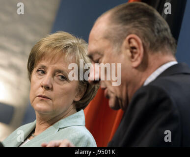 (dpa) - German Chancellor Angela Merkel and French President Jacques Chirac give a joint press conference in Berlin, Germany, 08 December 2005. Afterwards they met for talks at the Glienicke hunting seat. Photo: Peer Grimm | usage worldwide Stock Photo