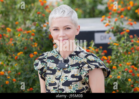 CANNES, FRANCE - MAY 18: (L-R) Actress Michelle William, Director Todd Haynes, actress Julianne Moore, actor Jaden Michael and actress Millicent Simmonds attend Wonderstruck' Photocall during the 70th annual Cannes Film Festival at Palais des Festivals on May 18, 2017 in Cannes, France. (Photo by Laurent Koffel/ImageCollect.com) Stock Photo