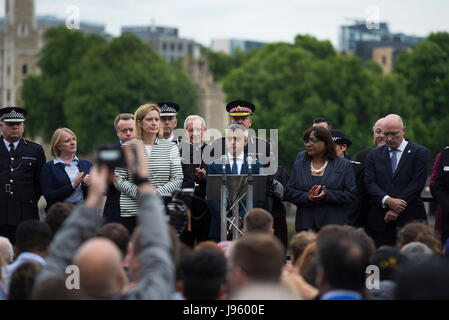 London, UK. 5th June, 2017. London Mayor Sadiq Khan (C) attends a mourning for the victims of the London Bridge attack in London, Britain, on June 5, 2017. The London Bridge attack occured on Saturday claimed seven lives and injured 48 others. Credit: Xinhua/Alamy Live News Stock Photo
