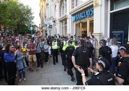 Police officers are applauded by local mancunians at St Ann's Square in manchester shortly after the Manchester bombing Stock Photo
