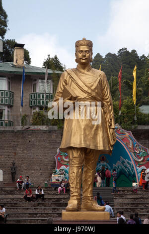 Statue of the poet Bhanubhakta Acharya Darjeeling Mall, Chowrasta ...