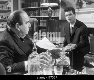 THE YOUNG ONES UK 1961 Sidney J. Furie Hamilton Black (ROBERT MORLEY), Nicky (CLIFF RICHARD) Regie: Sidney J. Furie Stock Photo