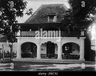 COLLECTIE TROPENMUSEUM Gedung Poerworetno een van de gebouwen in de kraton van de sultan van Djokjakarta. TMnr 60004760 Stock Photo