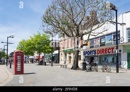 Fareham Shopping Centre, West Street, Fareham, Hampshire, England ...