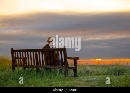 Southport, Merseyside, UK. 1st Jun, 2017. UK Weather. A bright start to the day with muted sunrise colours over the coastal area near the Ribble Estuary and the Irish Sea. A weather forecast of bright sunny spells should bring half-term tourists and holidaymakers into the resort to sample its attractions. Credit; MediaWorldImages/AlamyLiveNews. Stock Photo