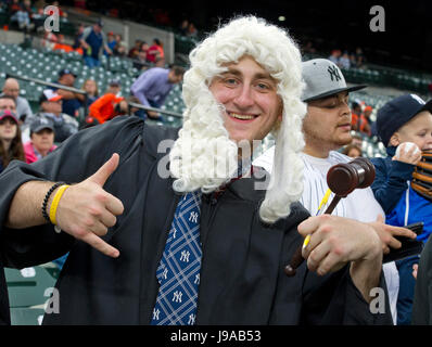 Alek Bernold of Utica, New York, wearing a traditional judge's wig and robe, cheers for New York Yankees right fielder Aaron Judge (99) prior to the game against the Baltimore Orioles at Oriole Park at Camden Yards in Baltimore, MD on Tuesday, May 30, 2017. Credit: Ron Sachs / CNP (RESTRICTION: NO New York or New Jersey Newspapers or newspapers within a 75 mile radius of New York City)   - NO WIRE SERVICE - Photo: Ron Sachs/Consolidated/dpa Stock Photo