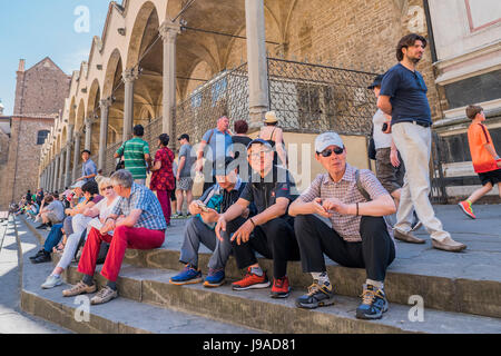 Florence, Italy. 1st June, 2017. Plain clothed and uniformed Police clear people off the front steps of the Basillica di Santa Croce, in preparation for cleaning. They ignore the fact that everyone is sitting on the same steps around the corner. The Mayor of Florence institutes a ban on sitting on the steps of major monuments in a bid to clean up the tourist image of Florence. 2017 Credit: Guy Bell/Alamy Live News Stock Photo