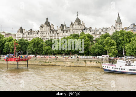 The construction of the Thames sewer opposite Whitehall Gardens, London, England, UK Stock Photo