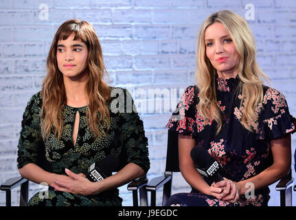 Sofia Boutella (left) and Annabelle Wallis during a BUILD series event to promote The Mummy, held at Shropshire House, London. Stock Photo