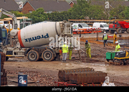 May 2007 - Crew of men pouring concrete on a construction site in Bristol. Stock Photo
