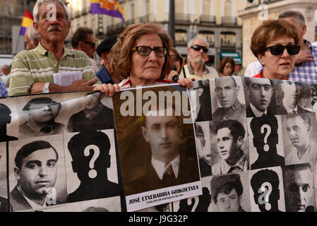 Madrid, Spain. 01st June, 2017. Protesters hold a banner with pictures of missing people during the Spanish dictatorship of Francisco Franco, as they take part in protest in Madrid against the impunity for the crimes committed in Spain between 1936 and 1975. Credit: Jorge Sanz/Pacific Press/Alamy Live News Stock Photo
