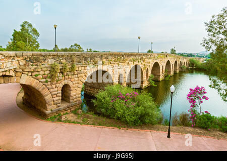 roman bridge over Guadiana river in Mérida,  Badajoz Extremadura, Spain Stock Photo