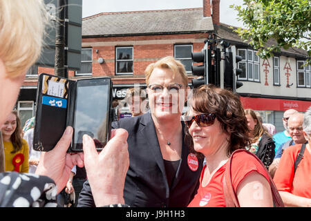 Stockton Heath, Warrington, Cheshire, UK. 1st June 2017. Celebrity Eddie Izzard poses with the public from the village of Stockton Heath where the Labour candidate for Warrington South, Faisal Rashid, was campaigning for the elections of 2017 Stock Photo